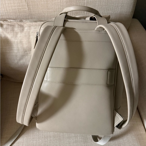 Metro Backpack - Picture 5 of 7